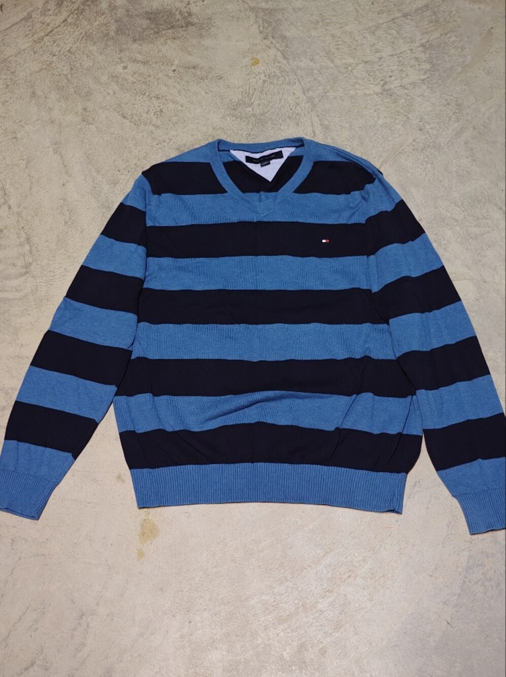 Tommy Hilfiger V-neck